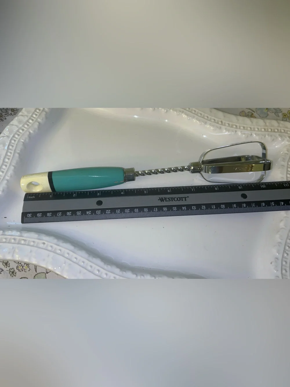 ECKO Vintage MCM Teal and Cream Wooden Handle Spring Loaded Push Egg Beater